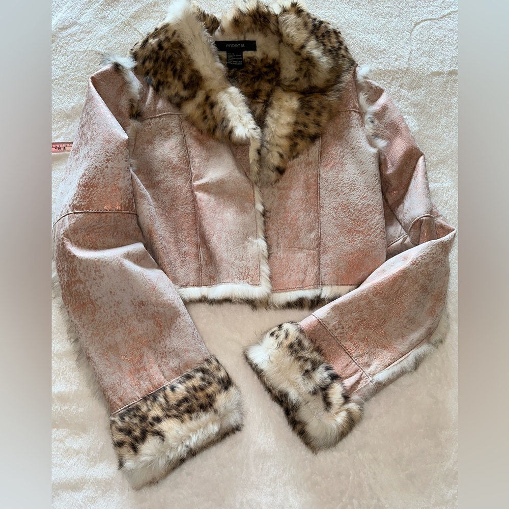 Arden B crop 100% leather jacket. Rose gold (pink). Size S.